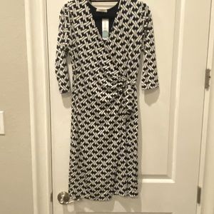 Gilli Sz M faux wrap dress in navy and white